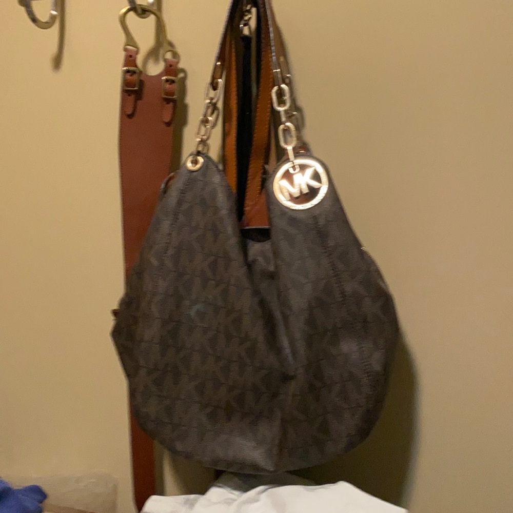 Michael Kors shoulder purse- great condition